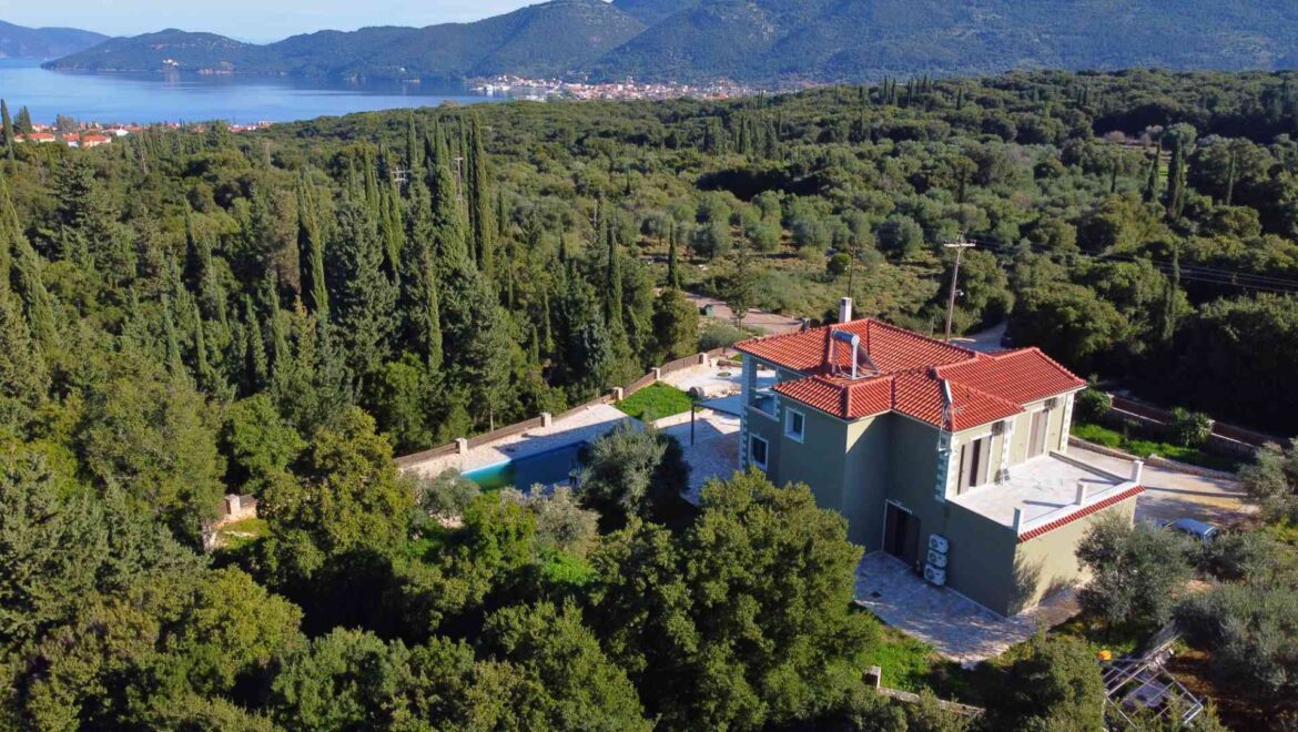 4-bedroom freehold apartment in Kefalonia — photo 1 of 5